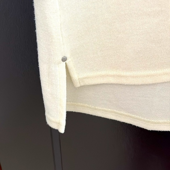 Calvin Klein Soft, Cream High/Low Top with Decorative Pocket, Studs. Size XL - Picture 4 of 12